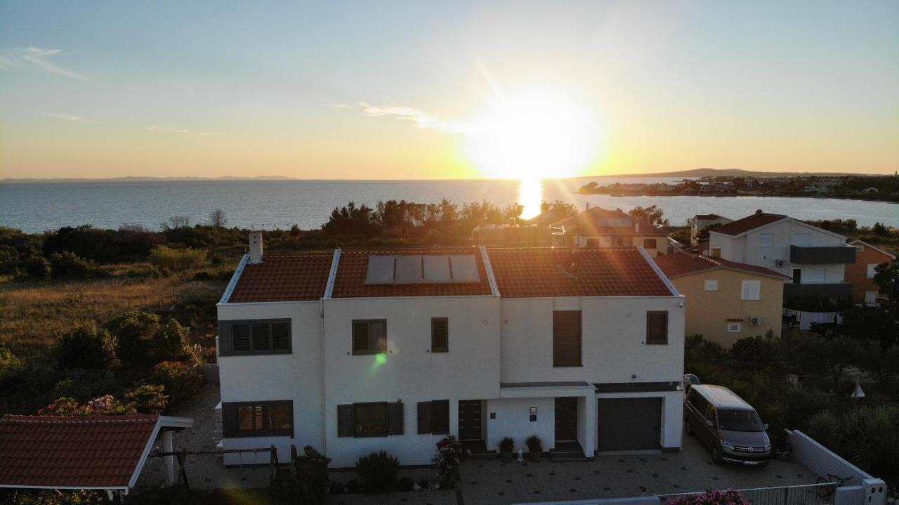Malo Ferienvilla Privlaka, Pool, Boje, Wi-Fi, Wallbox Privlaka  Dış mekan fotoğraf